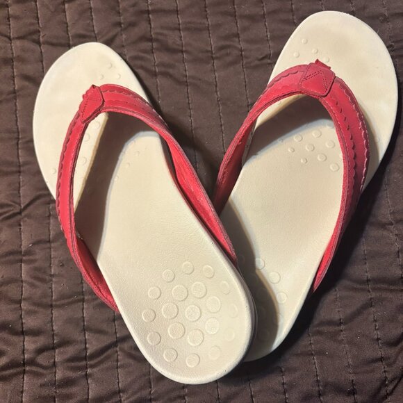 Red Vionic Flip Flop Sandals - Picture 1 of 4